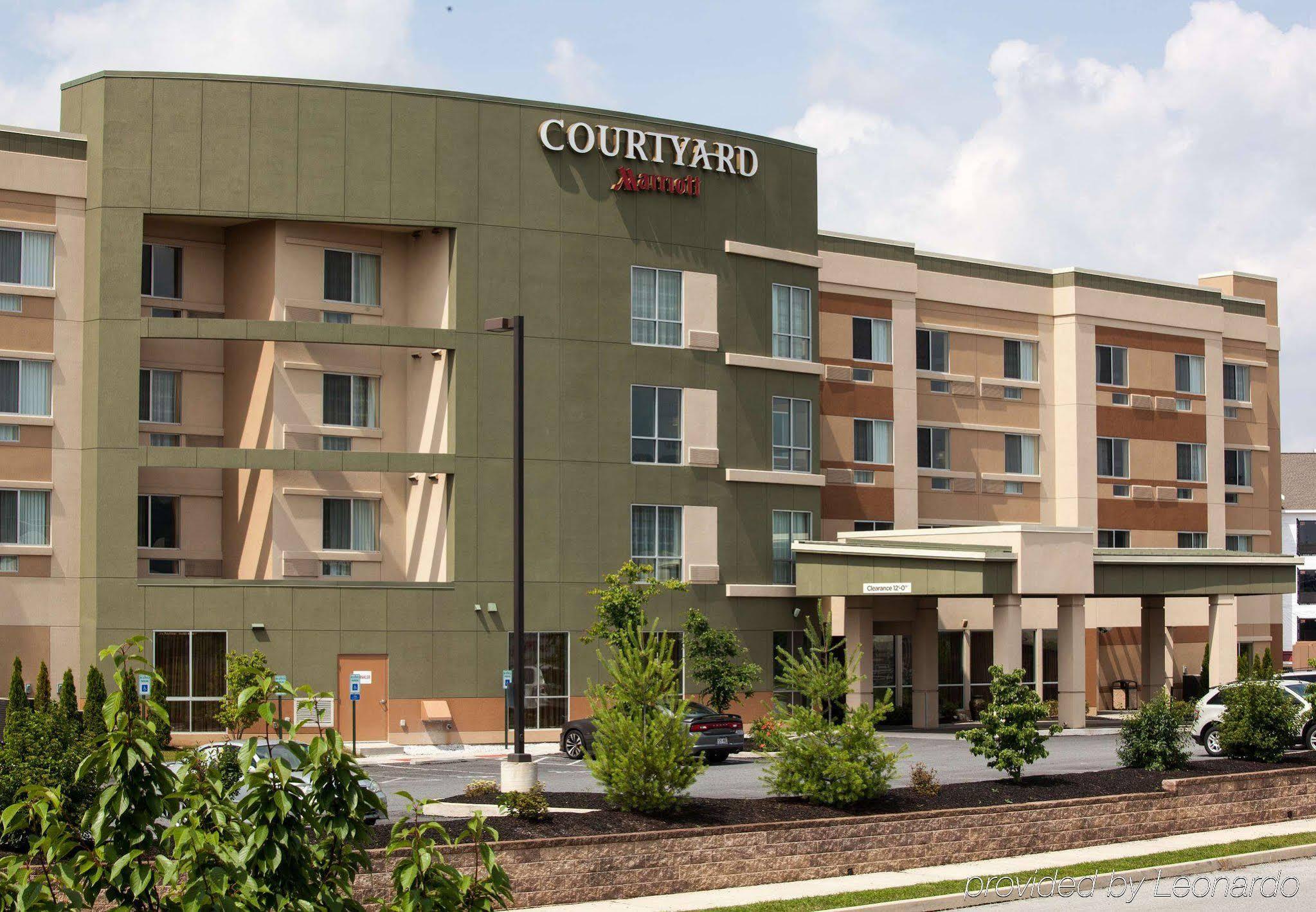 Готель Courtyard By Marriott Йорк Екстер'єр фото