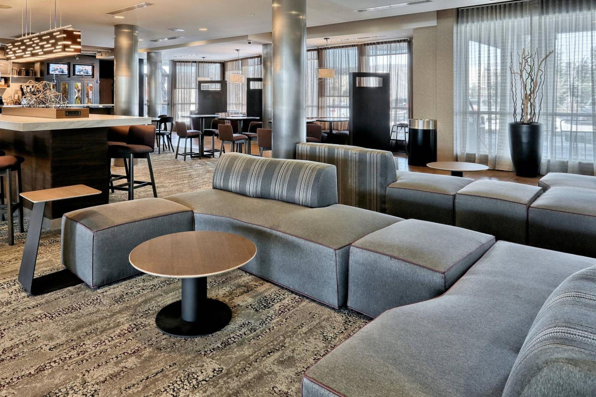 Готель Courtyard By Marriott Йорк Екстер'єр фото